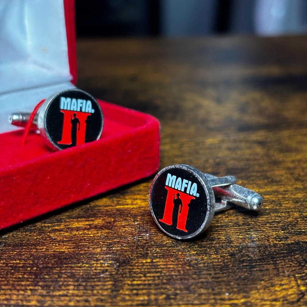 Mafia 2 RARE Promotional Cufflinks - Picture 6 of 8